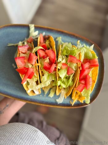 AlexisFawx.T / alexisfawxlive.tv / alexisfawx / plantmomafawx nude photo #34