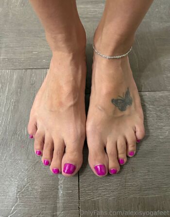 Alexi / alexisyogafeet nude photo #42