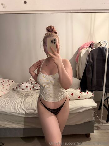 Aleksandra / alexsandraxoxo nude photo #2