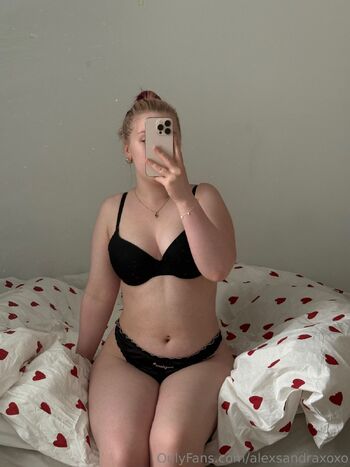 Aleksandra / alexsandraxoxo nude photo #9