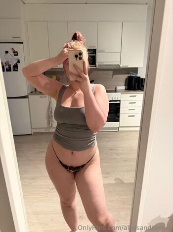 Aleksandra / alexsandraxoxo nude photo #22