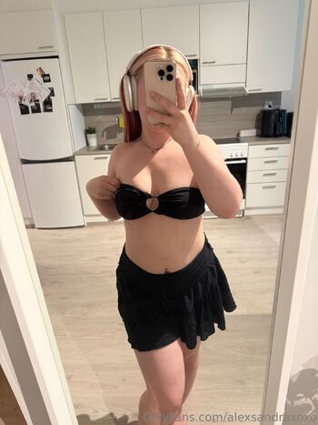 Aleksandra / alexsandraxoxo nude photo #28