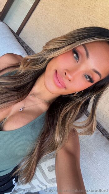 Alianna Bradfor / aliannaxbradford nude photo #2