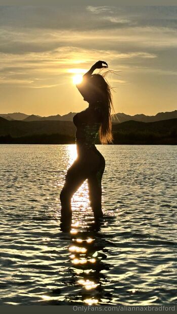 Alianna Bradfor / aliannaxbradford nude photo #12