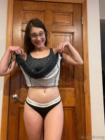 Aver / alibrarising nude photo #1