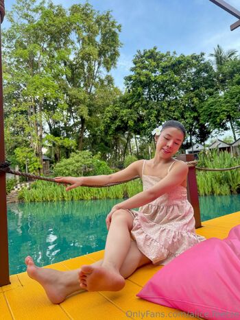 Alice.wanderlands / alice.feetze nude photo #1