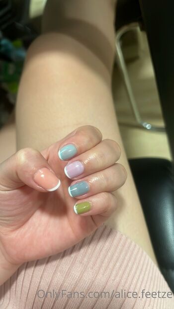 Alice.wanderlands / alice.feetze nude photo #19