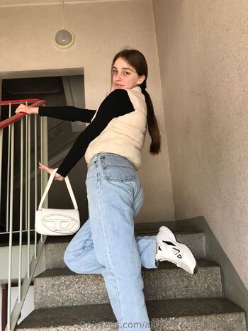 Alice in Wonderland 18 y. / alice_in_wonderland18 nude photo #7