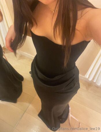 Alice Le / alice_lee19 nude photo #1