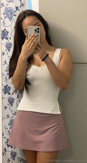 Alice Le / alice_lee19 nude photo #2