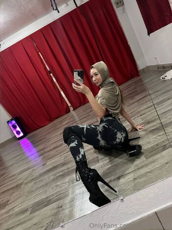 Hijab Quee / alicee_kisss nude photo #7