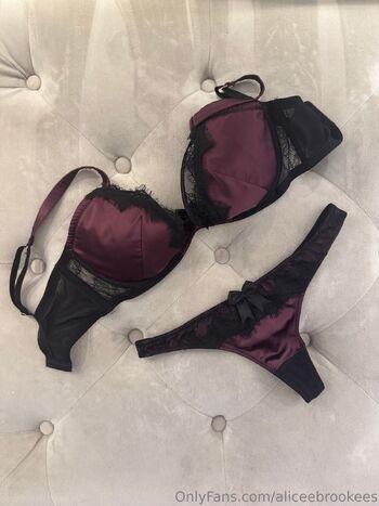 Alice Brooke / aliceebrookees nude photo #21