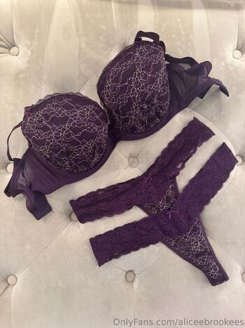 Alice Brooke / aliceebrookees nude photo #22