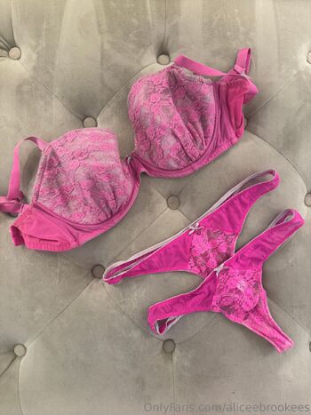 Alice Brooke / aliceebrookees nude photo #23