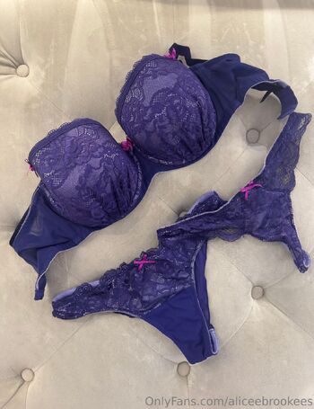 Alice Brooke / aliceebrookees nude photo #27