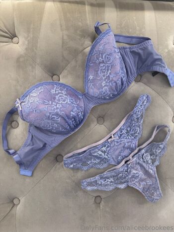 Alice Brooke / aliceebrookees nude photo #28