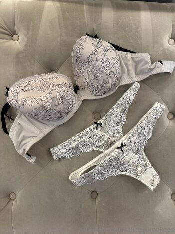 Alice Brooke / aliceebrookees nude photo #30