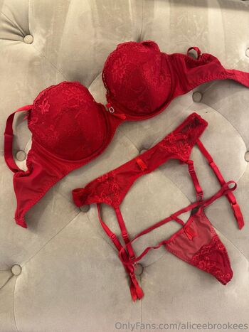 Alice Brooke / aliceebrookees nude photo #34