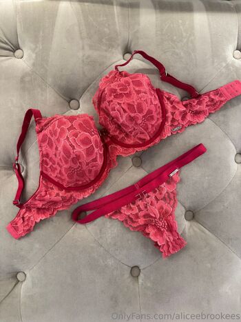 Alice Brooke / aliceebrookees nude photo #35
