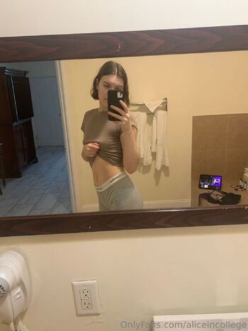 Alice in Colleg / aliceincollege nude photo #1