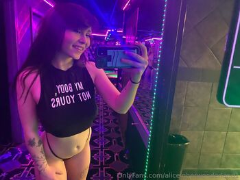 aliceinherwonderland1