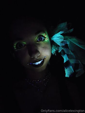 Alice Lexingto / alicelexington nude photo #9