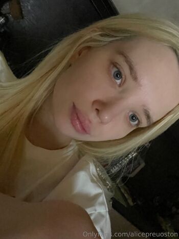 Stasy / alicepreuoston nude photo #4