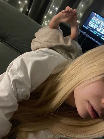 Stasy / alicepreuoston nude photo #6