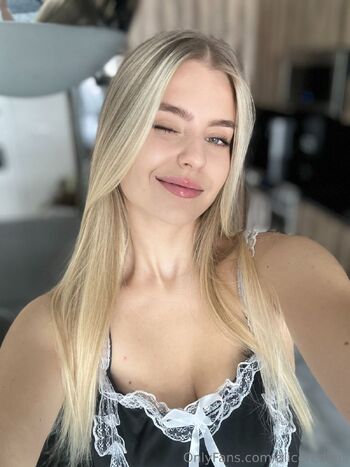 Alice / aliceredlips nude photo #9