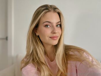 Alice / aliceredlips nude photo #14