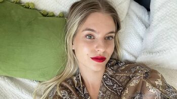 Alice / aliceredlips nude photo #16