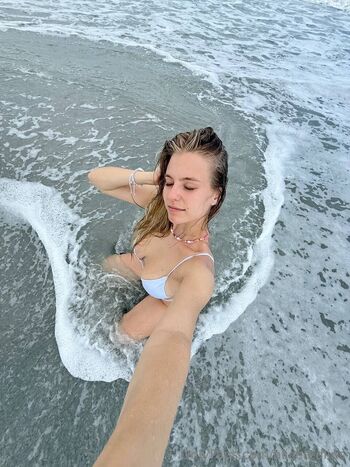 Alice / aliceredlips nude photo #23