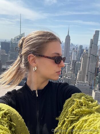 Alice / aliceredlips nude photo #26