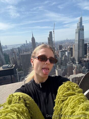 Alice / aliceredlips nude photo #27