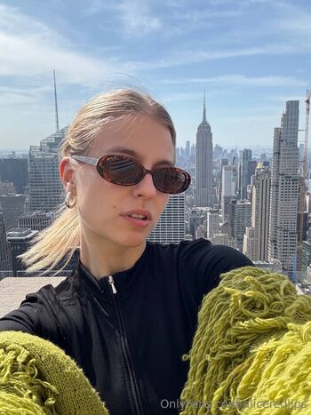 Alice / aliceredlips nude photo #29