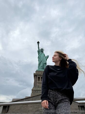 Alice / aliceredlips nude photo #31