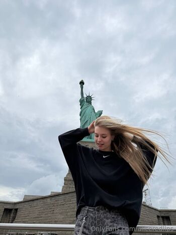 Alice / aliceredlips nude photo #32