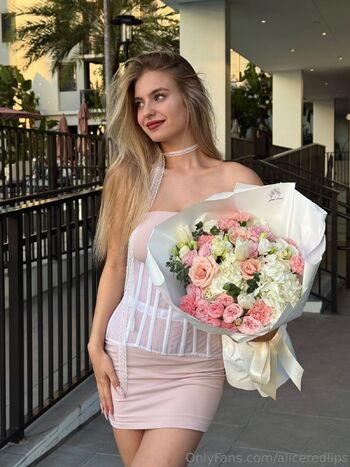 Alice / aliceredlips nude photo #33