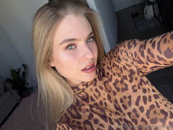 Alice / aliceredlips nude photo #39