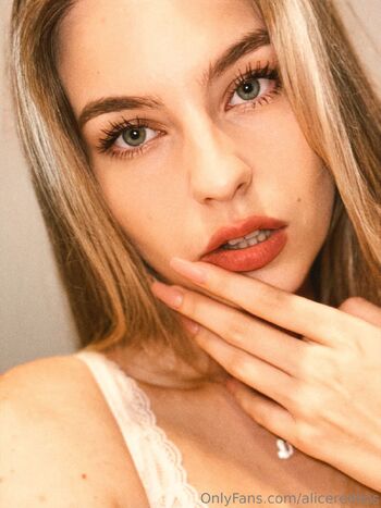 Alice / aliceredlips nude photo #57
