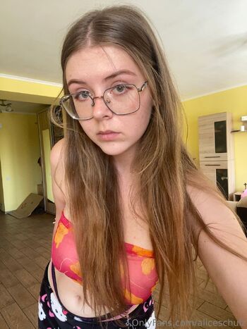 Alice Schulz / aliceschulz / kleinealicee / kleinealiceee nude photo #2