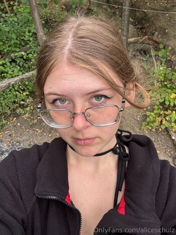 Alice Schulz / aliceschulz / kleinealicee / kleinealiceee nude photo #11