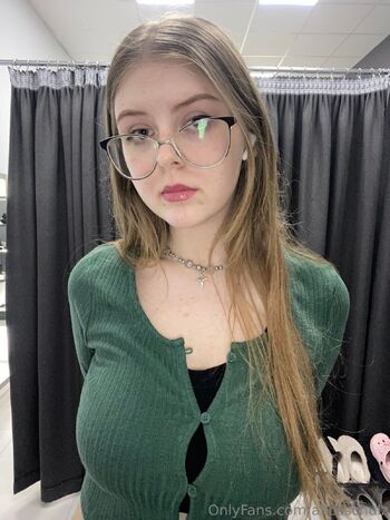 Alice Schulz / aliceschulz / kleinealicee / kleinealiceee nude photo #22