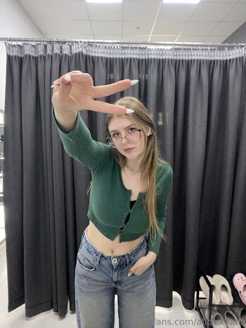 Alice Schulz / aliceschulz / kleinealicee / kleinealiceee nude photo #23