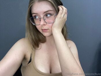 Alice Schulz / aliceschulz / kleinealicee / kleinealiceee nude photo #24