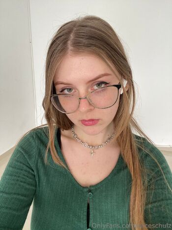 Alice Schulz / aliceschulz / kleinealicee / kleinealiceee nude photo #27