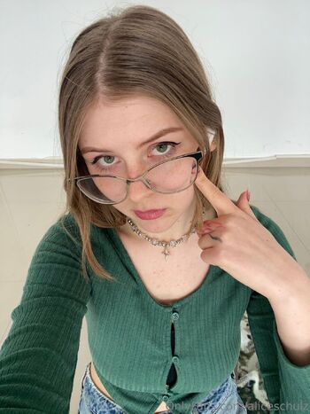 Alice Schulz / aliceschulz / kleinealicee / kleinealiceee nude photo #28