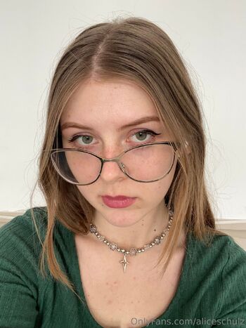 Alice Schulz / aliceschulz / kleinealicee / kleinealiceee nude photo #29