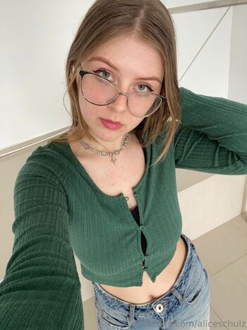 Alice Schulz / aliceschulz / kleinealicee / kleinealiceee nude photo #30
