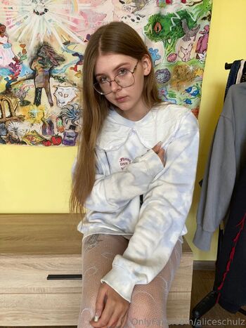 Alice Schulz / aliceschulz / kleinealicee / kleinealiceee nude photo #32